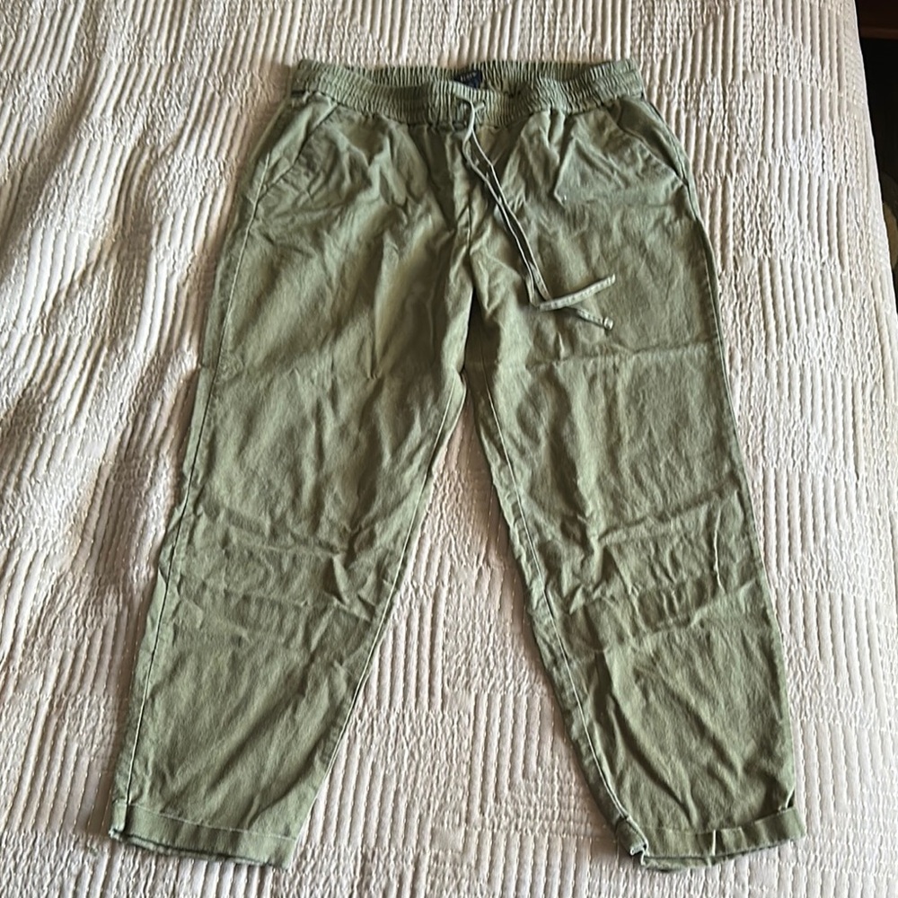 Woman’s Green Casual Pants